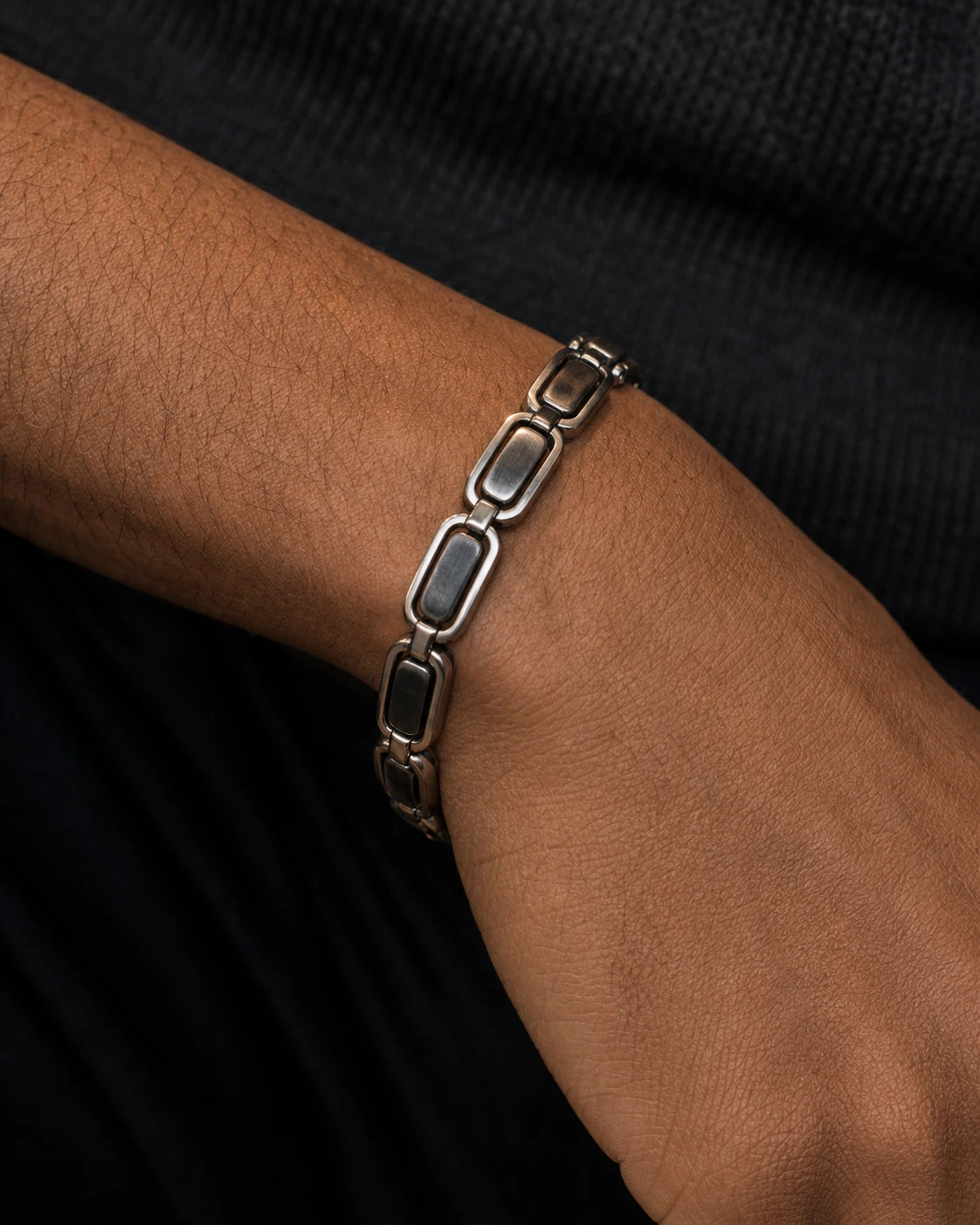 Macro photograph of the DARENZ Continuum Link Bracelet revealing brushed blackened faces, polished edges and compact closure
